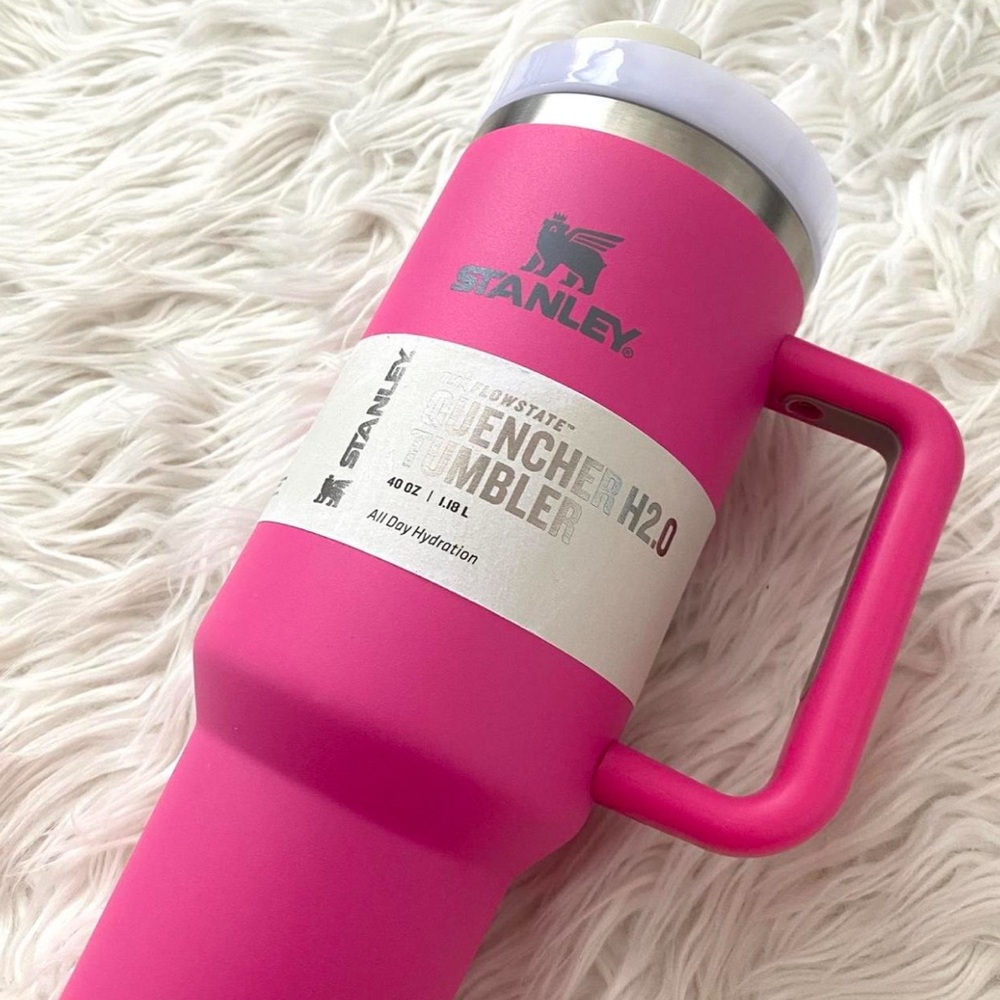 Stanley Quencher H2.0 Tumbler in Bold Pink